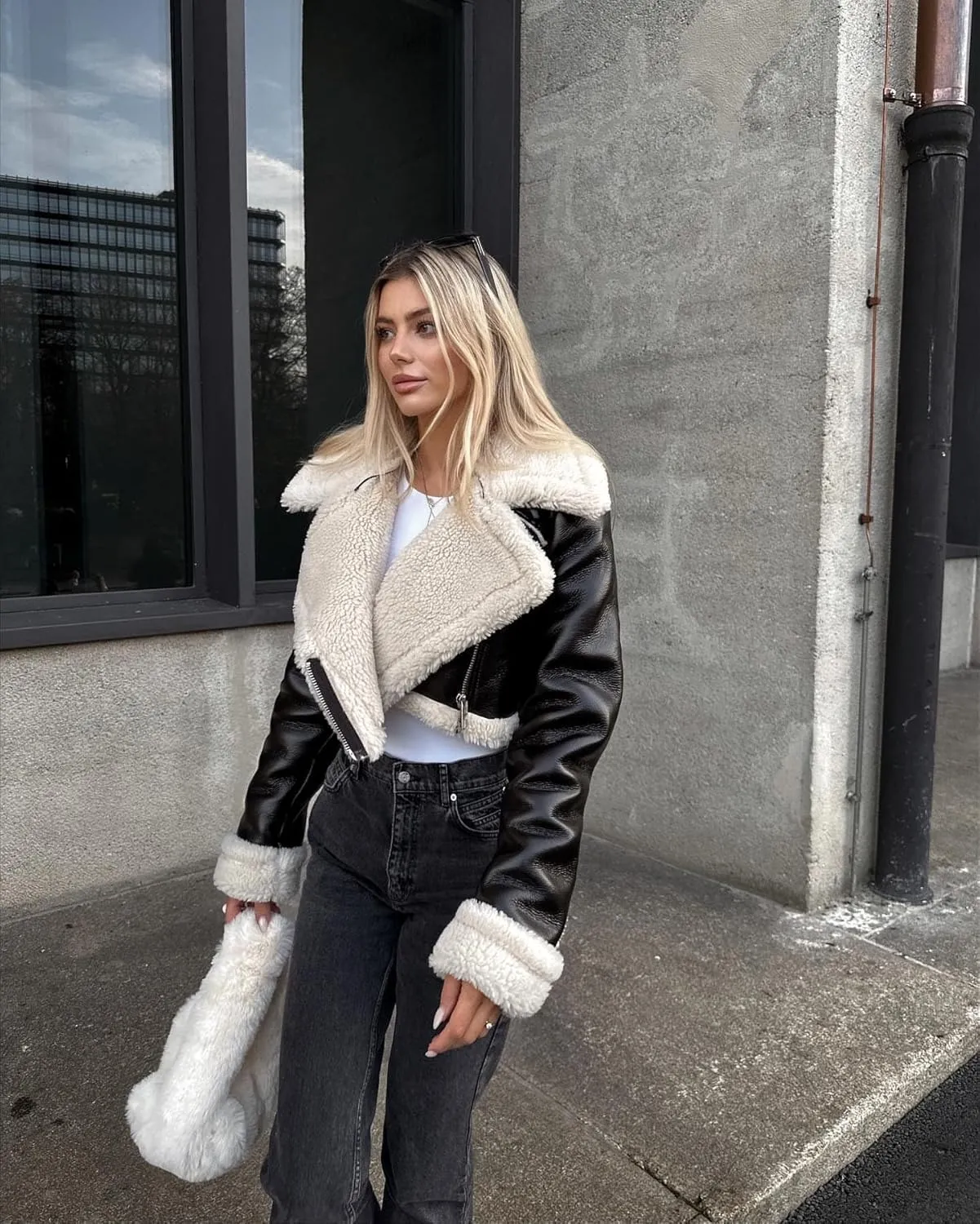 utcoco Womens Leather Jacket Faux Fur Moto Jacket Winter Trench Coat Cropped Shearling Jacket